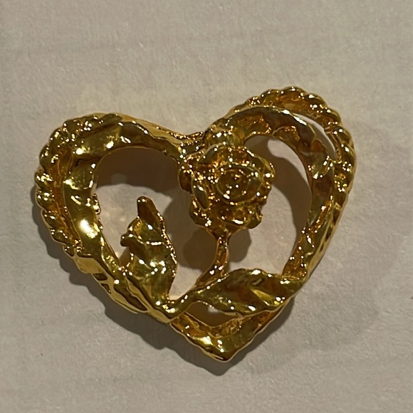 Source Unknown Jewelry - Vintage gold heart 💛 and rose 🌹 pin